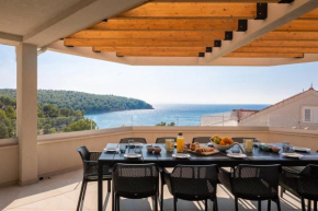 SEAFRONT VILLA for 10 people!